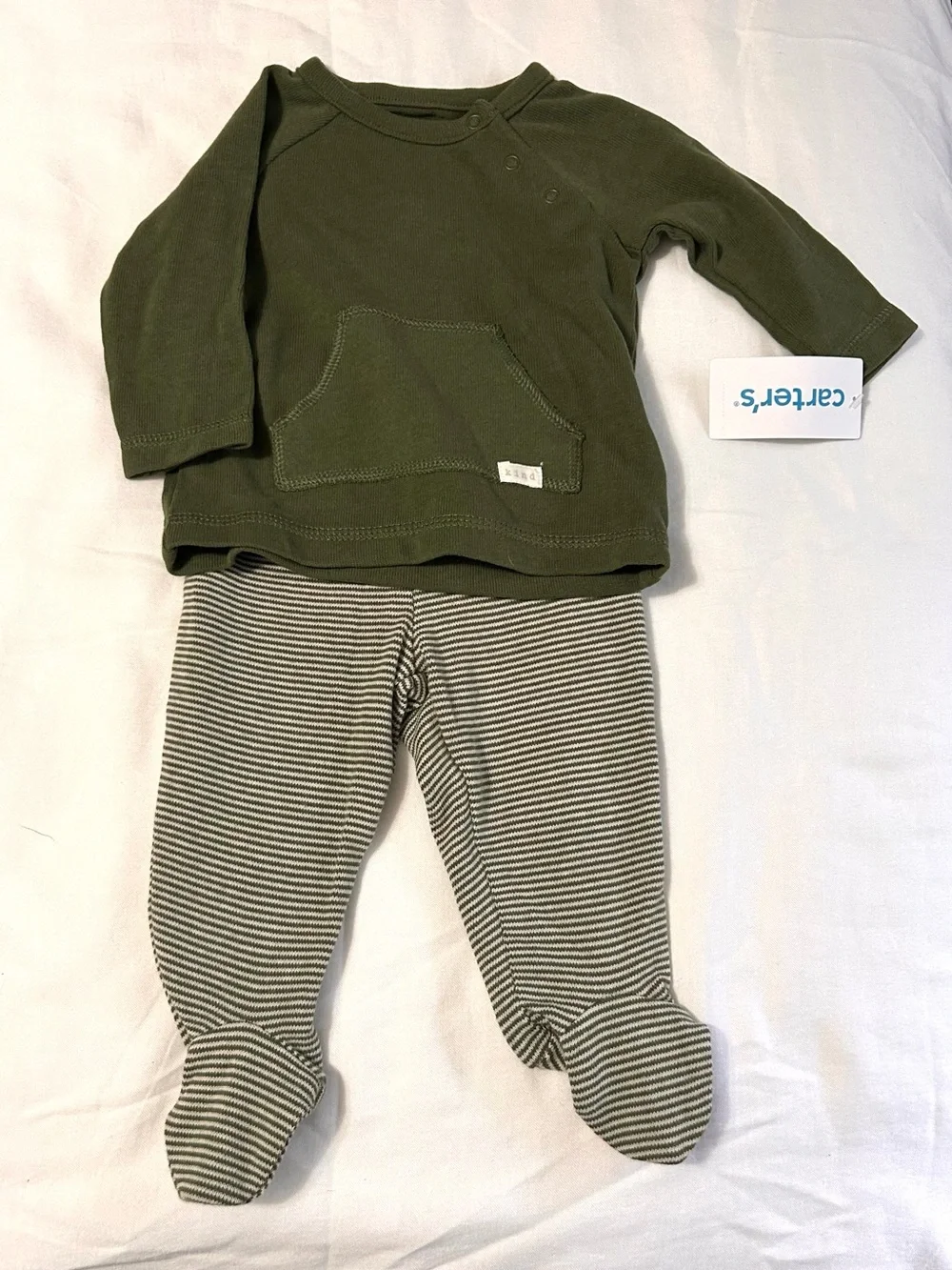 3 month Carter's outfit sets 6 pieces! Green Cozy and Love My Family Sets NWT!